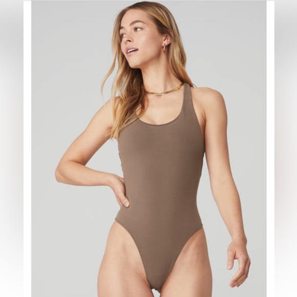 ALO yoga sleek back bodysuit. Hot cocoa. Size Medium. - Picture 1 of 6